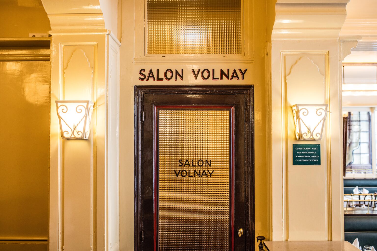 Porte du salon Volnay, salon privatisable d’Aux Crus de Bourgogne